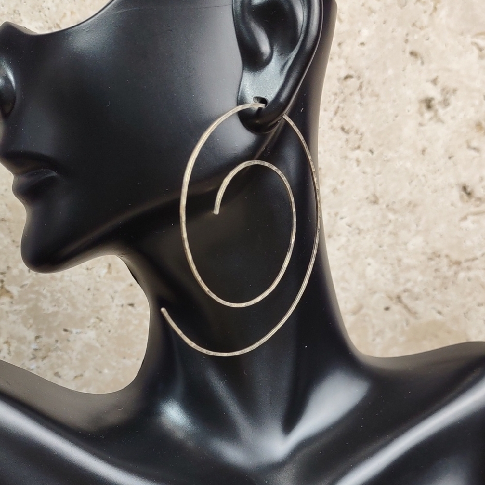 "Figur" 14k Gold Filled Swirl Hoop Earrings